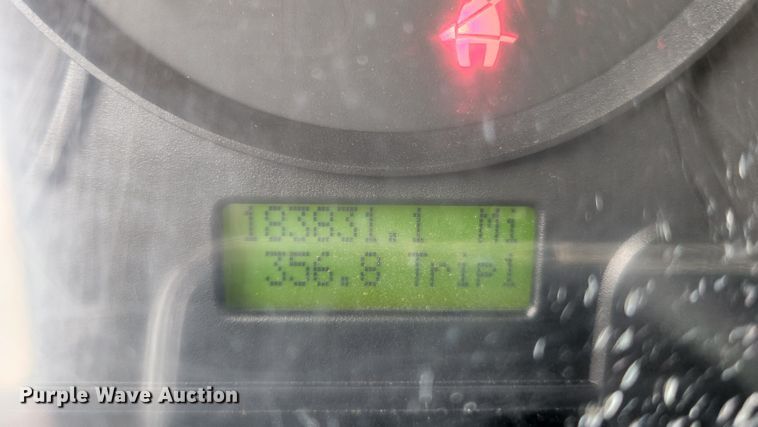 image for item MK9059 2006 Ford LCF 550  flatbed truck