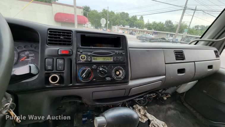 image for item MK9059 2006 Ford LCF 550  flatbed truck