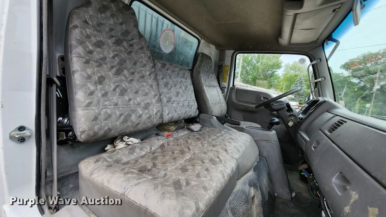 image for item MK9059 2006 Ford LCF 550  flatbed truck