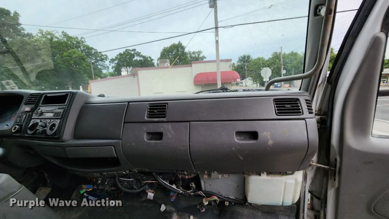 image for item MK9059 2006 Ford LCF 550  flatbed truck