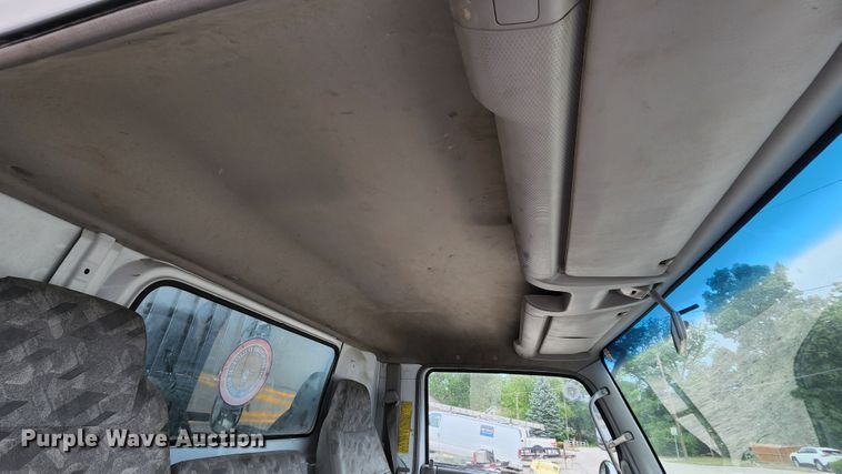 image for item MK9059 2006 Ford LCF 550  flatbed truck