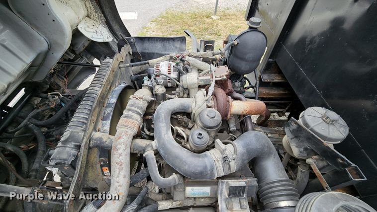 image for item MK9059 2006 Ford LCF 550  flatbed truck