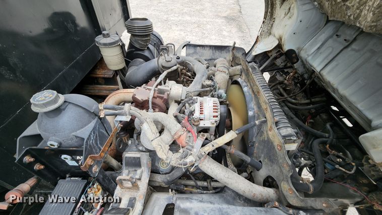 image for item MK9059 2006 Ford LCF 550  flatbed truck