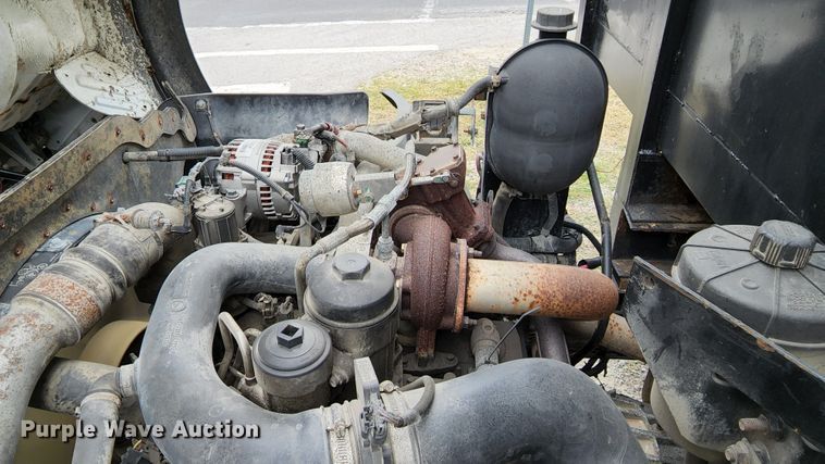 image for item MK9059 2006 Ford LCF 550  flatbed truck