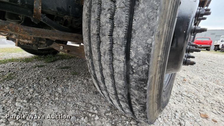 image for item MK9059 2006 Ford LCF 550  flatbed truck