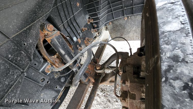 image for item MK9059 2006 Ford LCF 550  flatbed truck