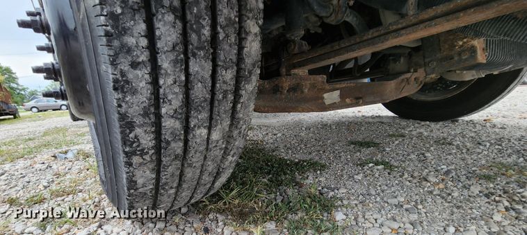 image for item MK9059 2006 Ford LCF 550  flatbed truck