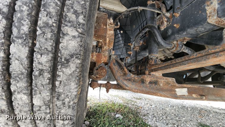 image for item MK9059 2006 Ford LCF 550  flatbed truck