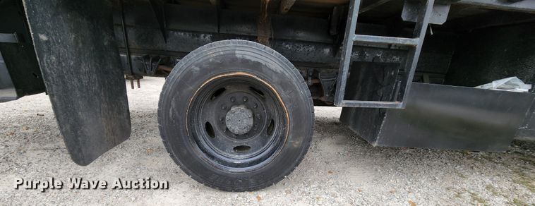 image for item MK9059 2006 Ford LCF 550  flatbed truck