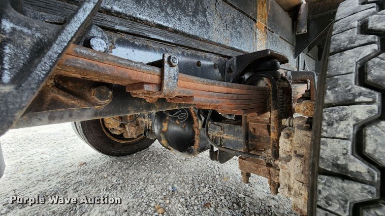 image for item MK9059 2006 Ford LCF 550  flatbed truck