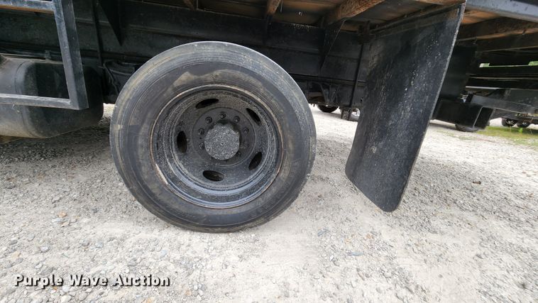 image for item MK9059 2006 Ford LCF 550  flatbed truck