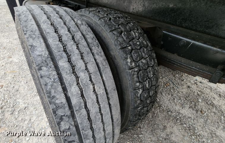 image for item MK9059 2006 Ford LCF 550  flatbed truck