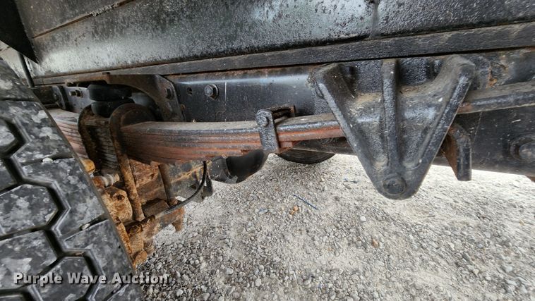 image for item MK9059 2006 Ford LCF 550  flatbed truck