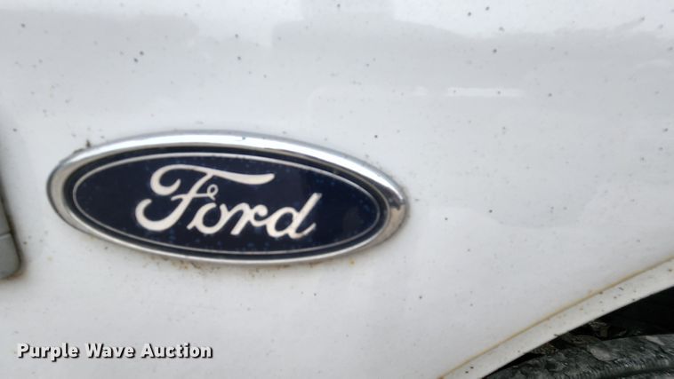 image for item MK9059 2006 Ford LCF 550  flatbed truck