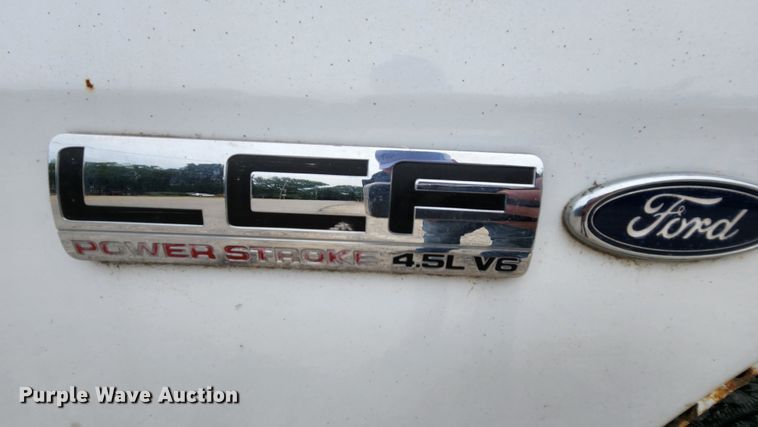 image for item MK9059 2006 Ford LCF 550  flatbed truck