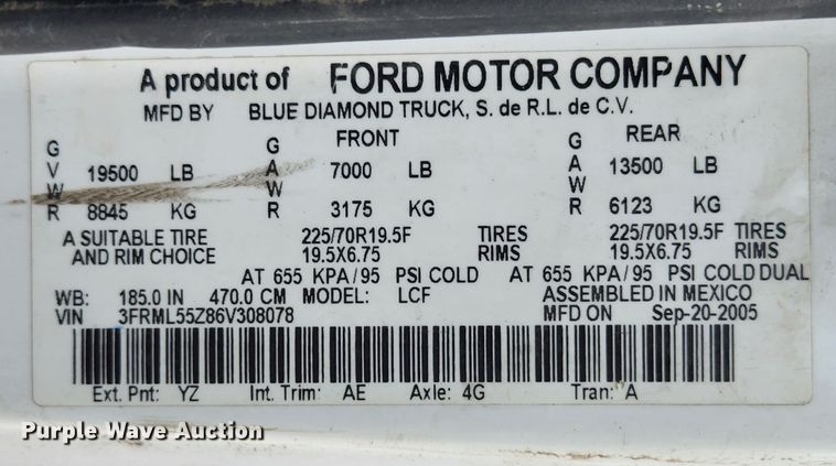 image for item MK9059 2006 Ford LCF 550  flatbed truck