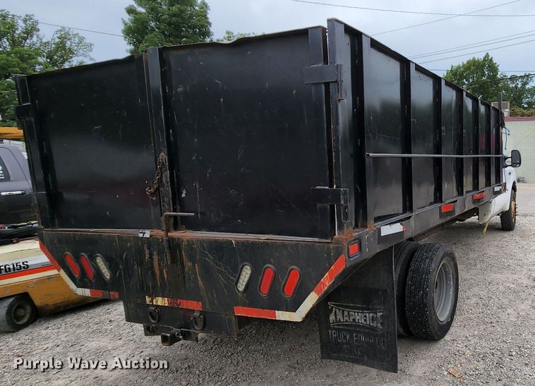 image for item MK9060 2003 Ford F550 Super Duty XL  flatbed truck