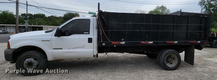 image for item MK9060 2003 Ford F550 Super Duty XL  flatbed truck