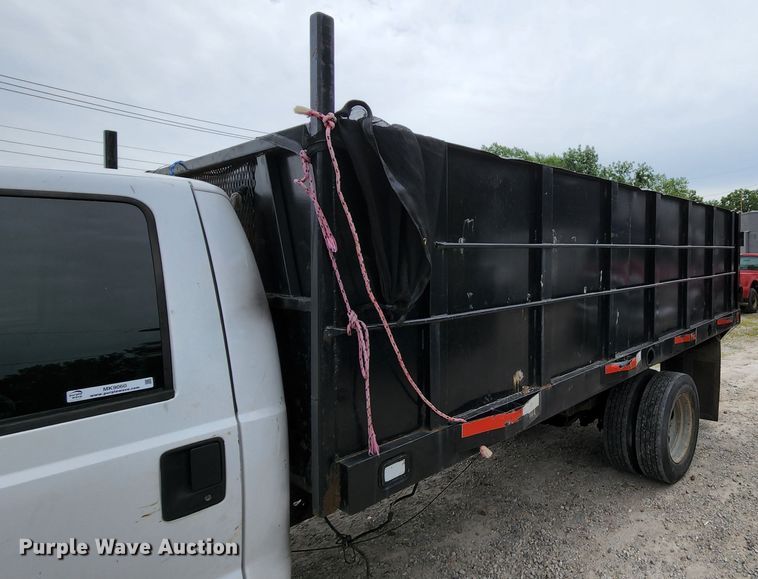 image for item MK9060 2003 Ford F550 Super Duty XL  flatbed truck