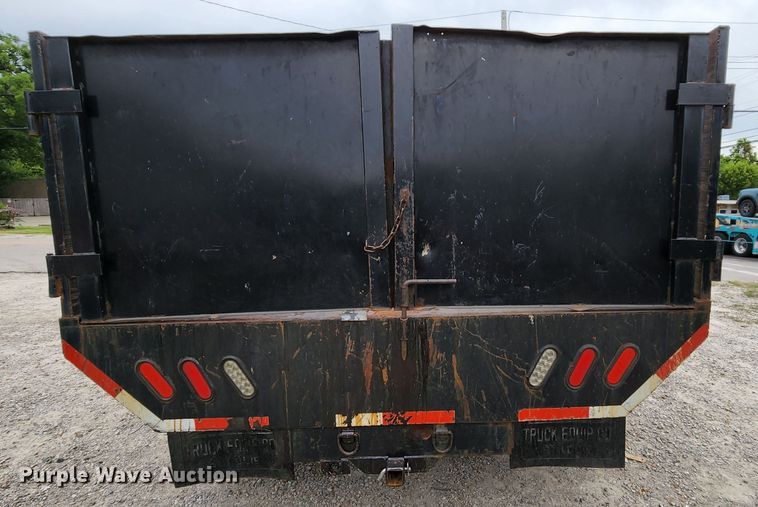 image for item MK9060 2003 Ford F550 Super Duty XL  flatbed truck