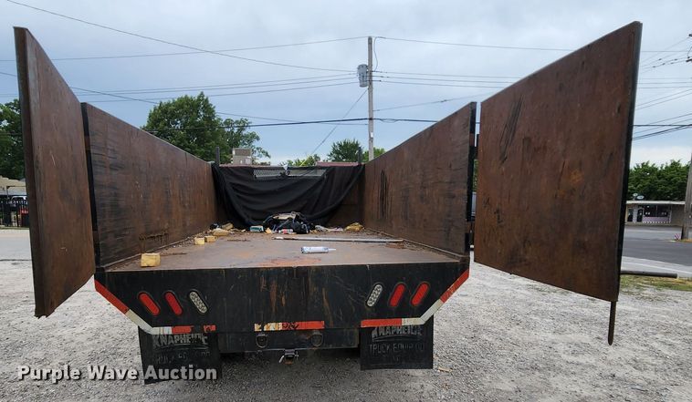 image for item MK9060 2003 Ford F550 Super Duty XL  flatbed truck