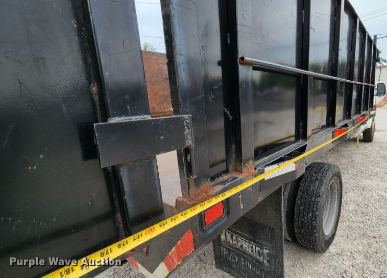 image for item MK9060 2003 Ford F550 Super Duty XL  flatbed truck