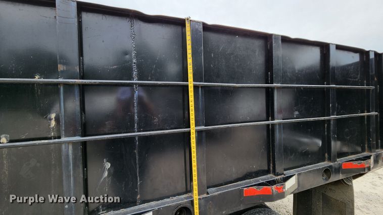 image for item MK9060 2003 Ford F550 Super Duty XL  flatbed truck