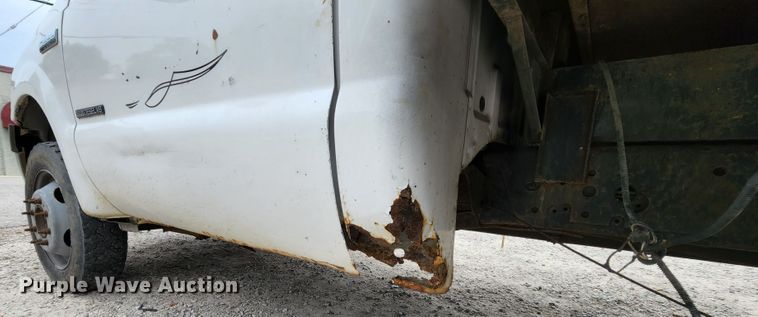 image for item MK9060 2003 Ford F550 Super Duty XL  flatbed truck