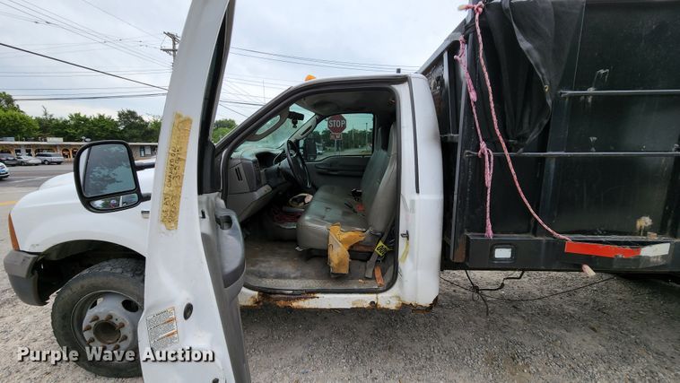 image for item MK9060 2003 Ford F550 Super Duty XL  flatbed truck