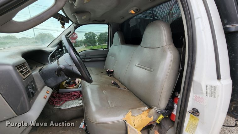 image for item MK9060 2003 Ford F550 Super Duty XL  flatbed truck