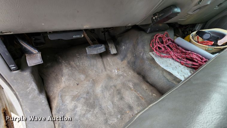 image for item MK9060 2003 Ford F550 Super Duty XL  flatbed truck