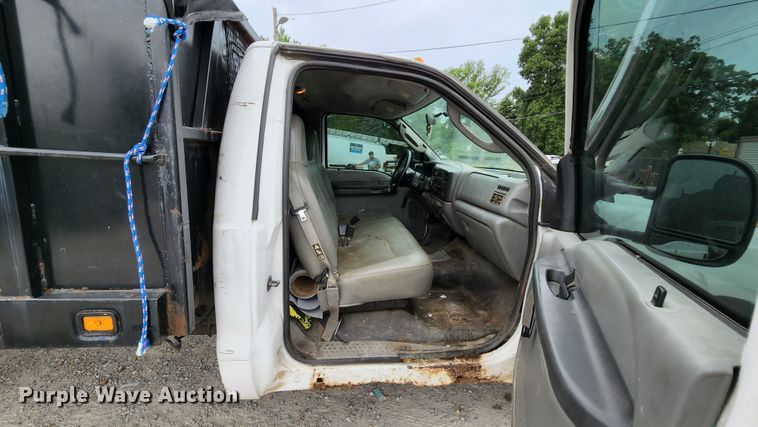 image for item MK9060 2003 Ford F550 Super Duty XL  flatbed truck