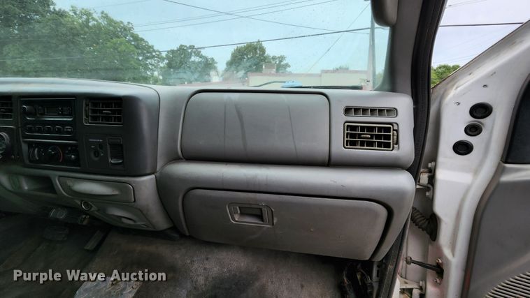 image for item MK9060 2003 Ford F550 Super Duty XL  flatbed truck