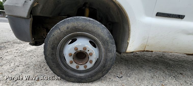 image for item MK9060 2003 Ford F550 Super Duty XL  flatbed truck