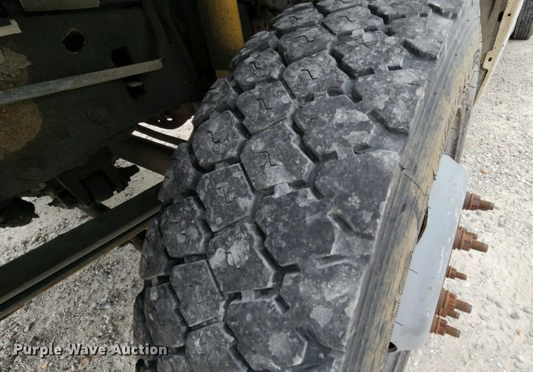 image for item MK9060 2003 Ford F550 Super Duty XL  flatbed truck