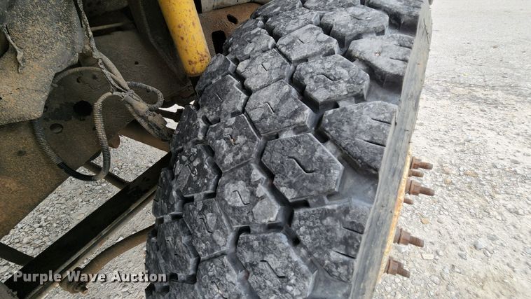 image for item MK9060 2003 Ford F550 Super Duty XL  flatbed truck