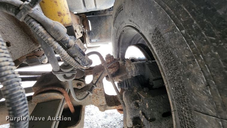 image for item MK9060 2003 Ford F550 Super Duty XL  flatbed truck