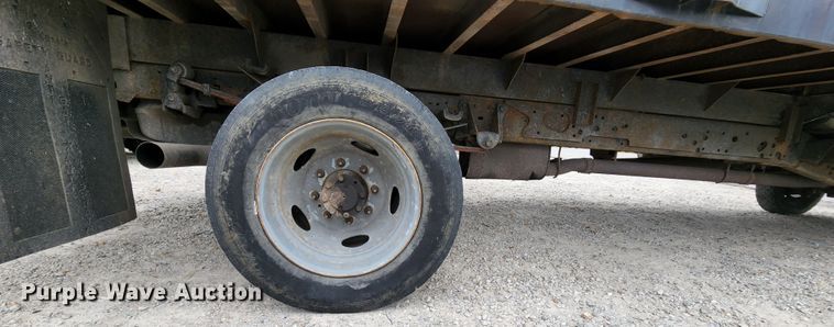 image for item MK9060 2003 Ford F550 Super Duty XL  flatbed truck