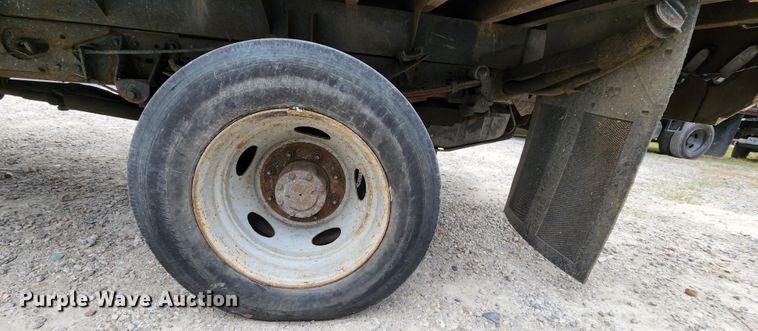 image for item MK9060 2003 Ford F550 Super Duty XL  flatbed truck