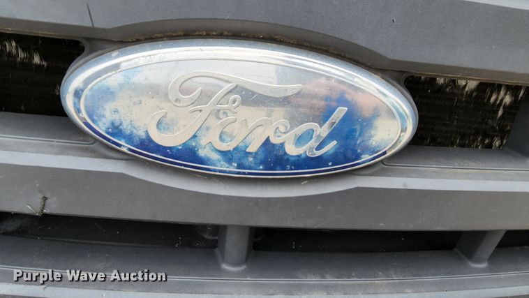 image for item MK9060 2003 Ford F550 Super Duty XL  flatbed truck