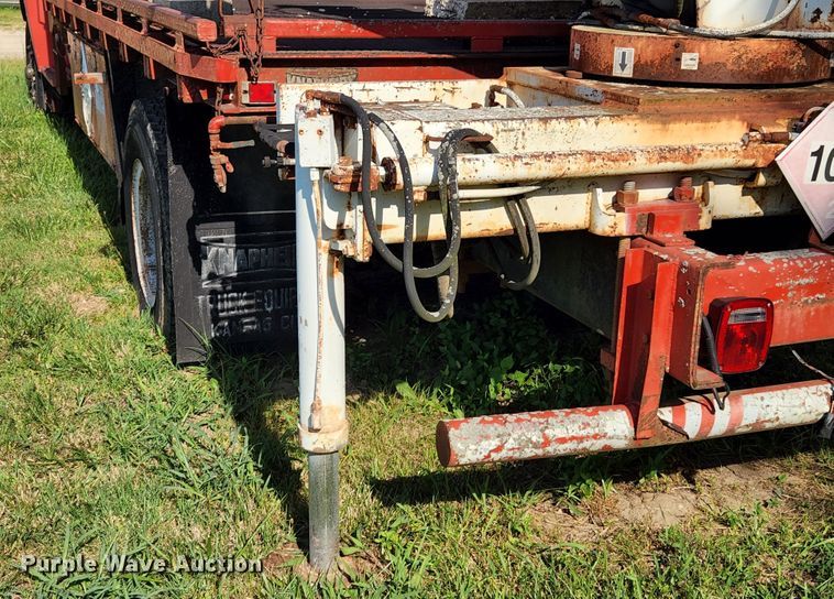 image for item MK9070 1992 Ford F700  flatbed truck