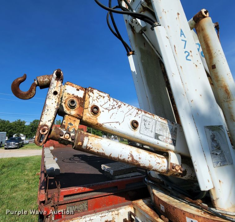 image for item MK9070 1992 Ford F700  flatbed truck