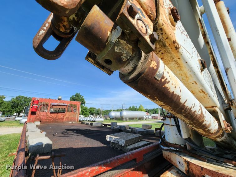 image for item MK9070 1992 Ford F700  flatbed truck