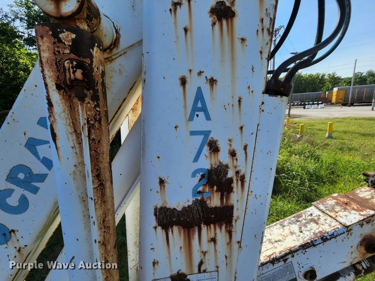 image for item MK9070 1992 Ford F700  flatbed truck