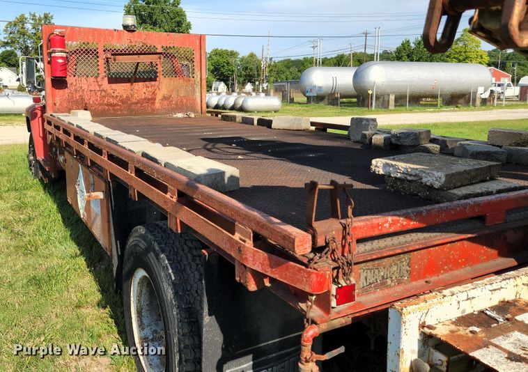 image for item MK9070 1992 Ford F700  flatbed truck