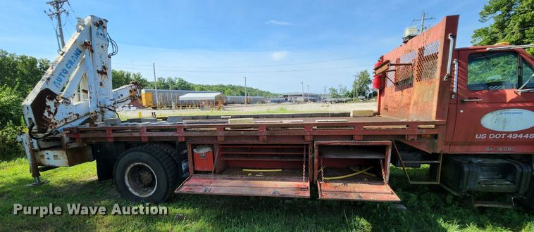 image for item MK9070 1992 Ford F700  flatbed truck