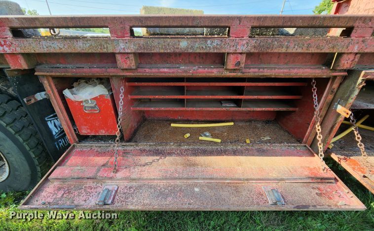 image for item MK9070 1992 Ford F700  flatbed truck