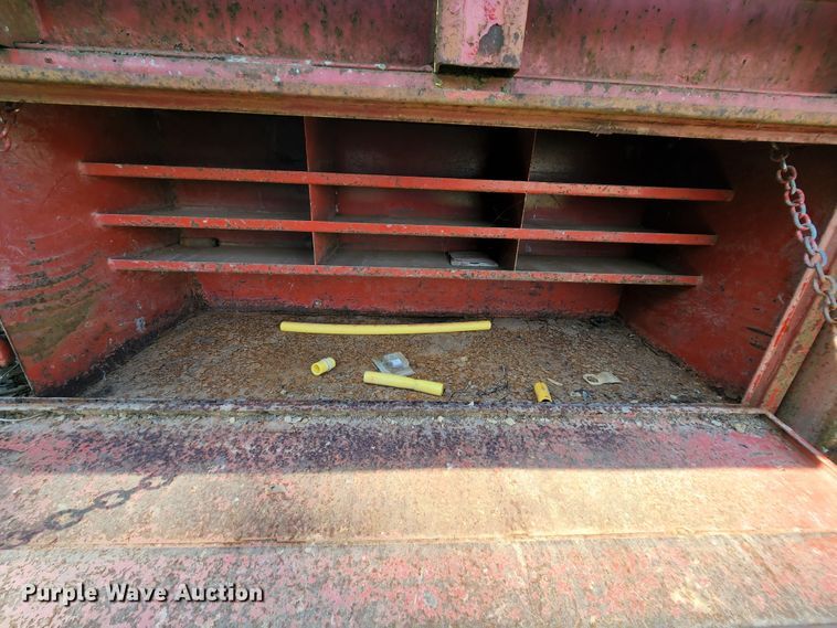 image for item MK9070 1992 Ford F700  flatbed truck