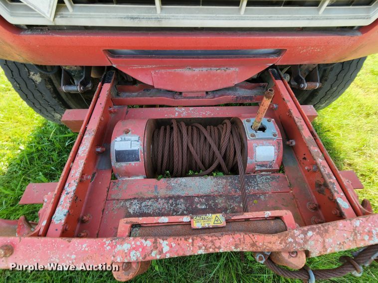 image for item MK9070 1992 Ford F700  flatbed truck