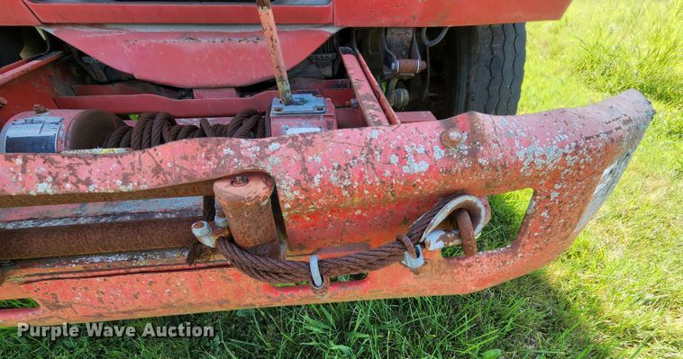 image for item MK9070 1992 Ford F700  flatbed truck